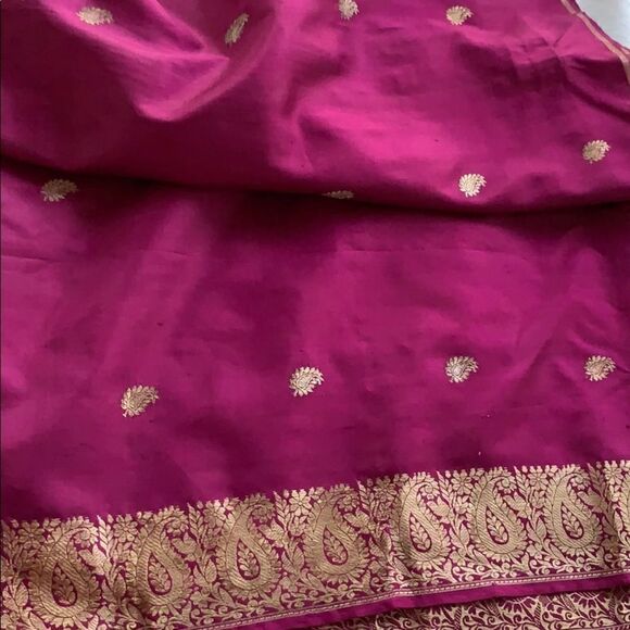 India gold embroidered purple silk shawl scarf - Picture 5 of 9